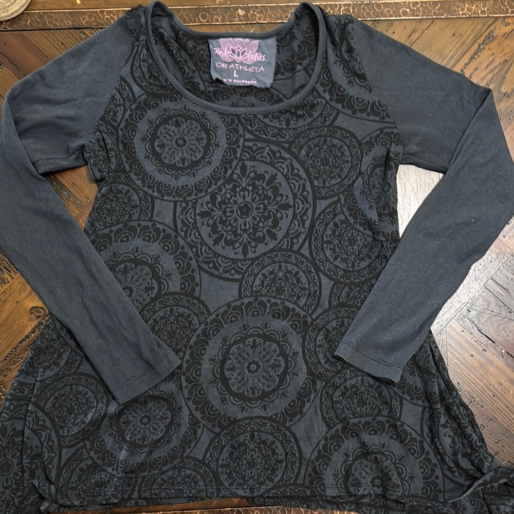 Pink Lotus for Athleta Gray and black Relaxed Graphic Tunic Sz Large